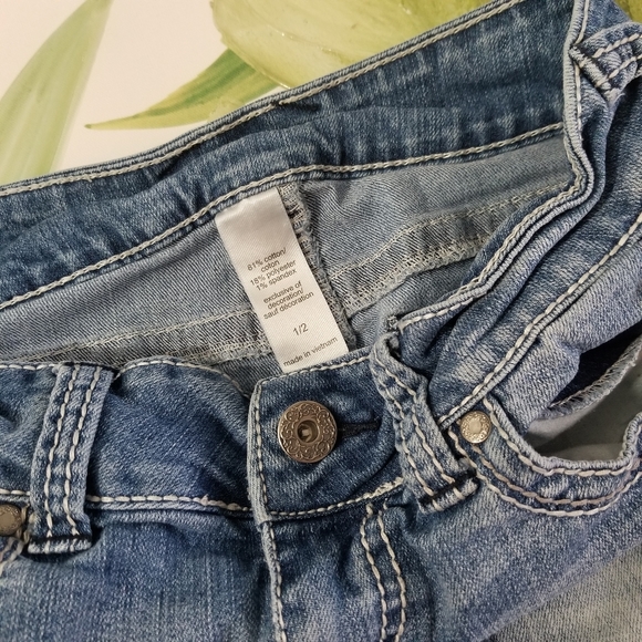 Cropped Distressed Jean's - Picture 3 of 8